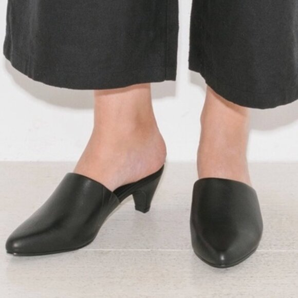 Intentionally Blank Perf Lo Mules in Black - Size 8 - Picture 1 of 10